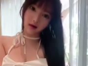 Asya Büyük Göğüsler Kız Selfie Yoğurarak meme uçları
