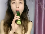 Salatalık ve Parmak Mastürbasyon ile Çinli Canlı Kız