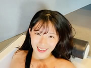 Koreli iri göğüslü güzellik banyo yapıyor