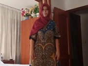 Arap kırmızı başörtülü orospu